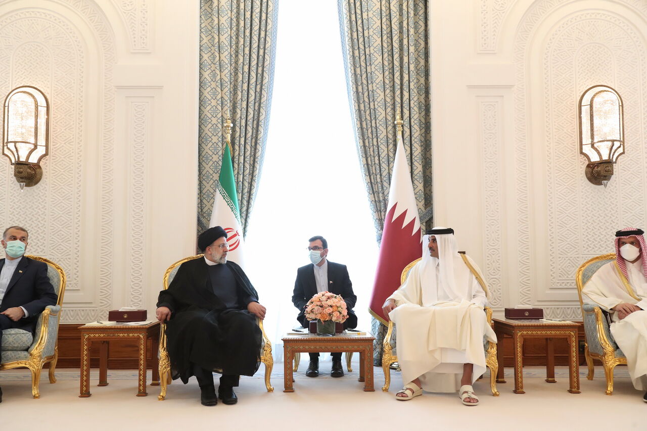 استقبال امیر قطر از رییسی در بدو ورود به اجلاس اوپک گازی
