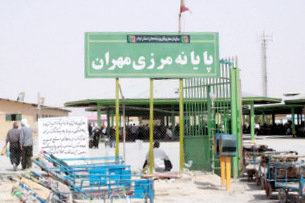 کاهش تردد مسافران ایرانی از مرز مهران 