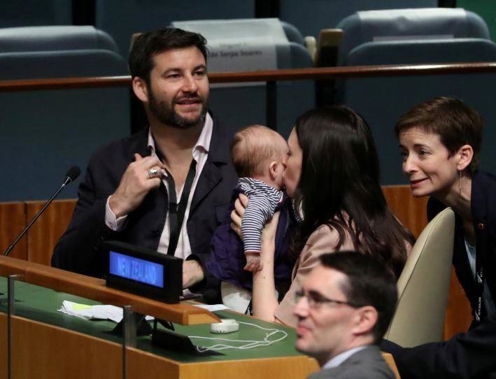 نخست‌وزیری که با نوزادش به سازمان ملل رفت! +تصاویر