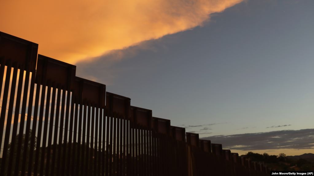 تصور شما از ابعاد دیوار فولادی در مرز مکزیک و آمریکا چیست؟ +فیلم
