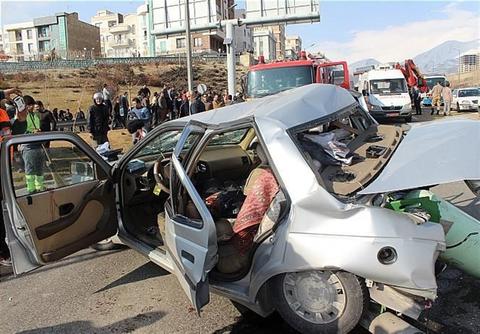 کشته و زخمی شدن۱۲ نفر بر اثر تصادف خودروی حامل اتباع غیرمجاز