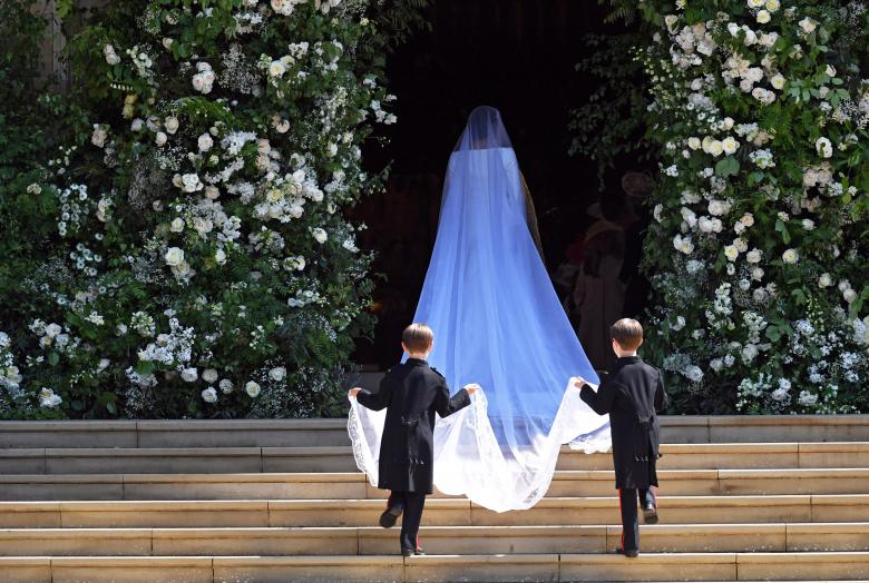 لباس عروس ۲۰۰هزار پوندی مگان مارکل +فیلم