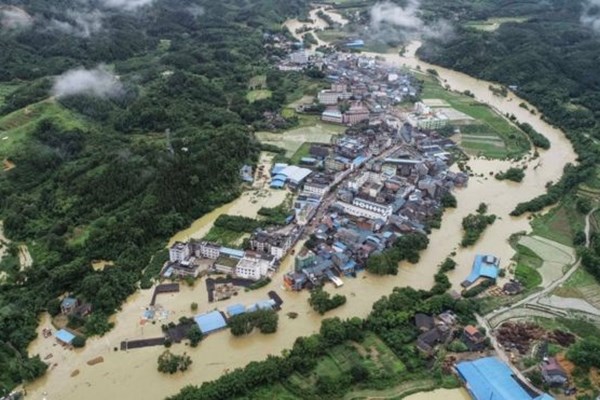 خسارات گسترده بارش‌ شدید باران در چین +تصاویر