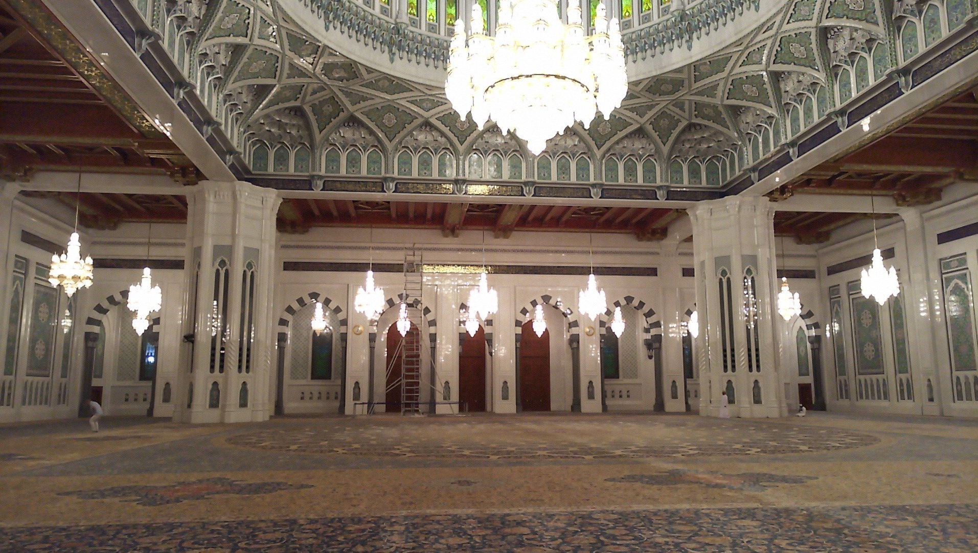 فرش ایرانی در یکی از زیباترین مساجد جهان + تصاویر 