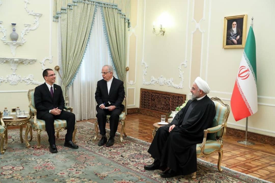 روحانی: تحریم‌های غیرقانونی، اعمال فشار و توطئه آمریکا علیه دولت‌ها و ملت‌ها جنایت علیه بشریت است/ ایستادگی ملت‌های مقاوم، آمریکا را پشیمان خواهد کرد