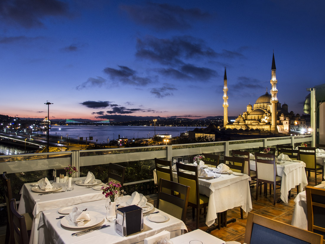 بهترین فصل برای خرید از حراجی‌های استانبول چه زمانی است؟ + لیست قیمت تورهای استانبول