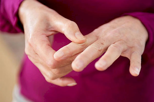 درمان شکستگی استخوان انگشت دست