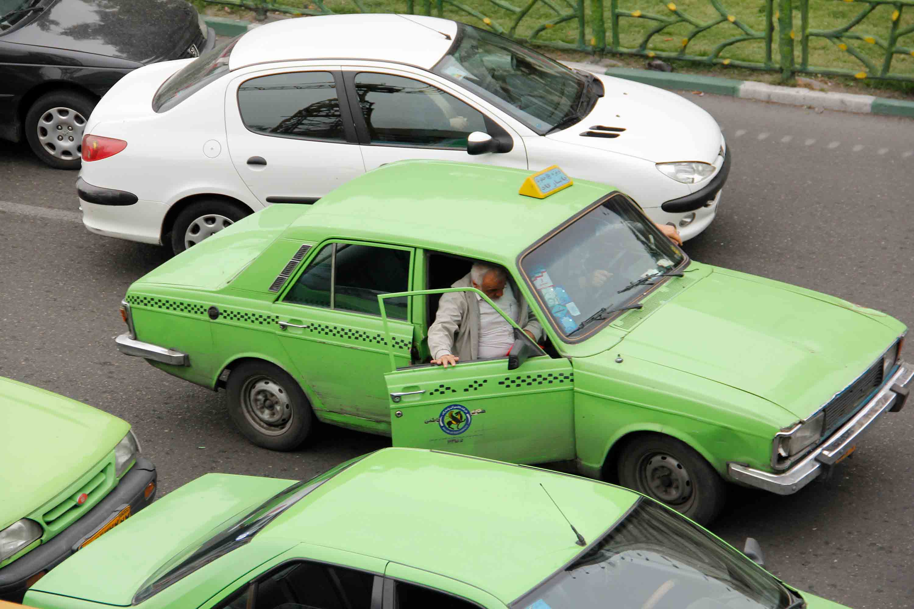 تاکسی‌ها در دست‌انداز نوسازی