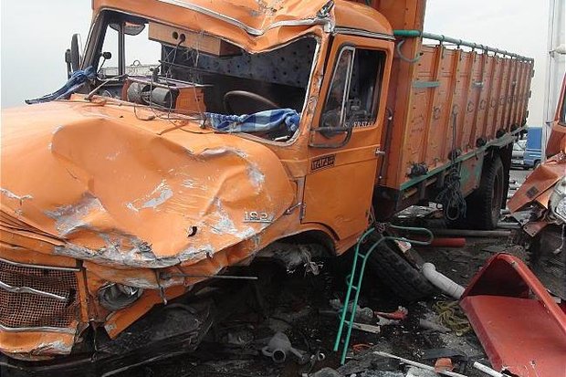 سقوط مرگبار کامیون از پل در کرمان