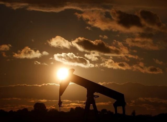 رشد قیمت نفت با حمایت افت ذخایر آمریکا / شیوع نوع دلتا مانع رشد بیشتر بازار می‌ شود