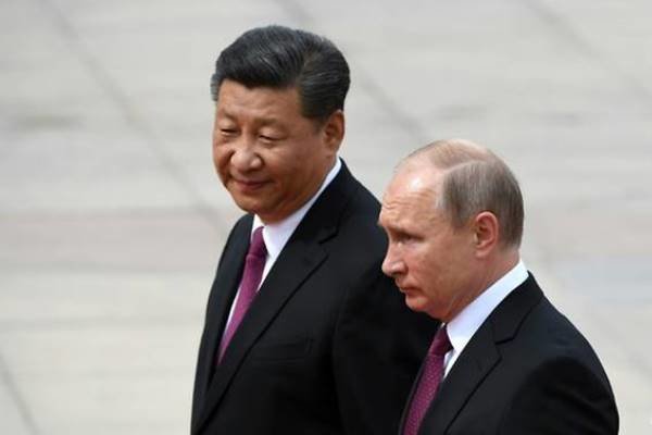 پوتین: روسیه و چین پول ملی خود را جایگزین دلار می‌کنند