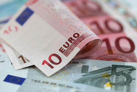 نرخ تسعیر ارز در شبکه بانکی اعلام شد/ نرخ تسعیر ارز ۸۵۰۰تومان برای هر یورو و ۷۵۰۰تومان برای هر دلار 