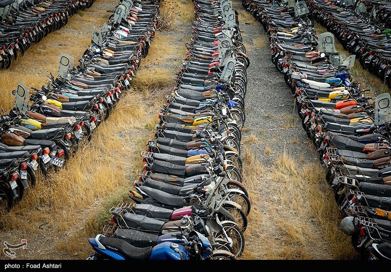رسوب چند ساله موتورسیکلت‌ها در پارکینگ‌های تهران +عکس