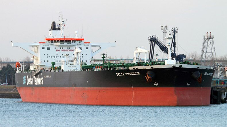 ایران دو نفتکش متعلق به یونان را توقیف کرد و پرچم آنها را پایین آورد