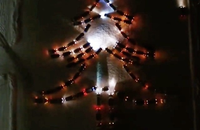 بزرگ‌ترین درخت کریسمس ماشینی در سیبری +عکس