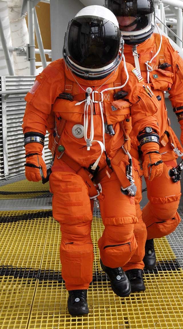 لباس‌های فضانوردی مجهز به توالت اورژانسی +عکس