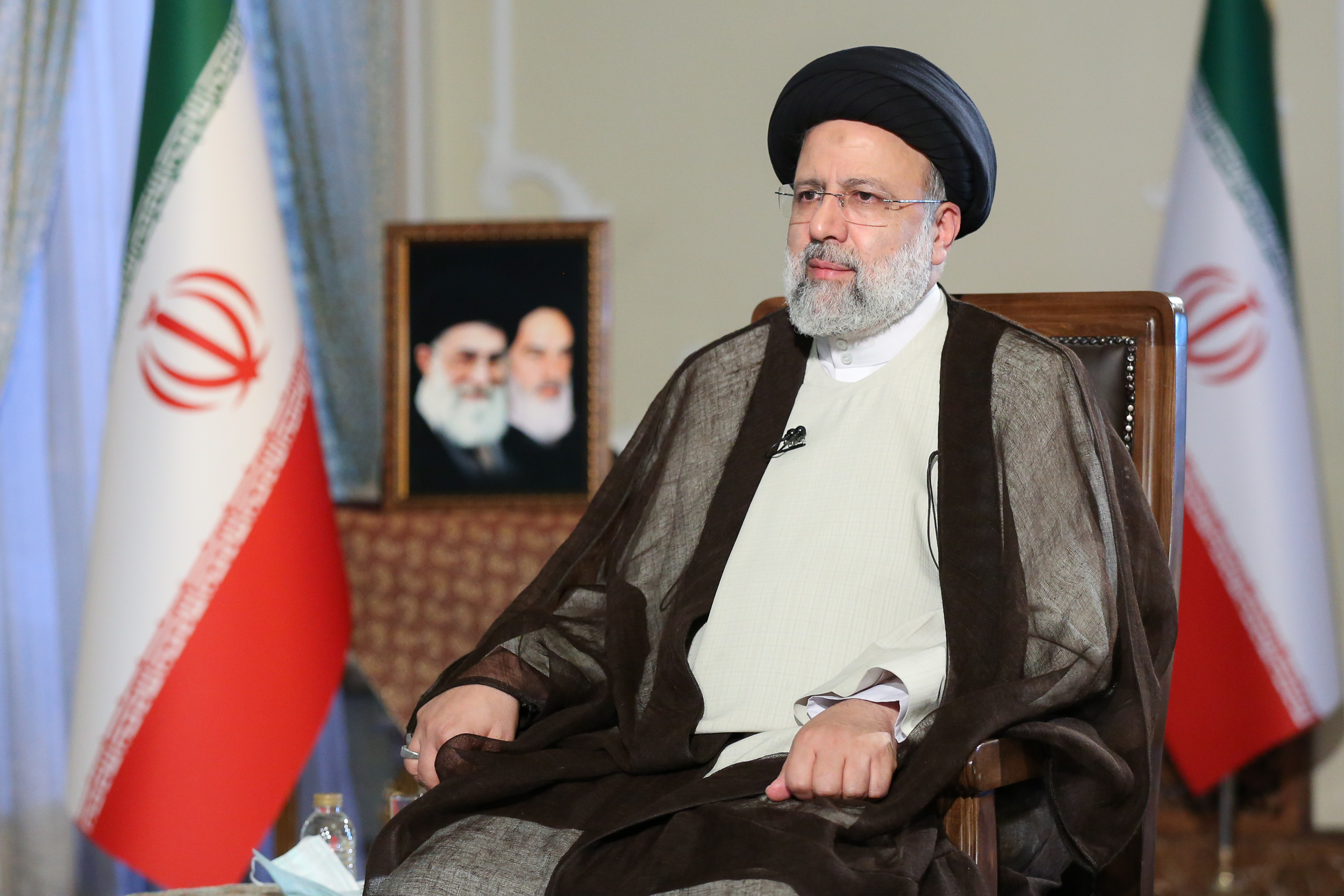 رییسی: به نام خدا و به نام ملت ایران یک قدم از مواضع خود عقب نخواهیم نشست