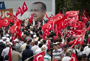 شادی طرفداران اردوغان در خیابان های آنکارا + فیلم