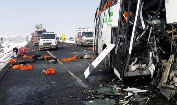 ۳۶ کشته و زخمی در سانحه رانندگی شرق ترکیه +عکس