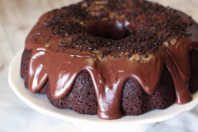 طرز تهیه کیک دبل چاکلت بدون فر، راحت و خوش‌طعم