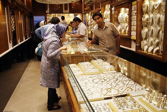 کشتی آرای: قیمت سکه و طلا در بازار روند نزولی پیدا کرد