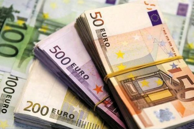 قیمت یورو امروز ۱۲ بهمن ماه ۱۴۰۱