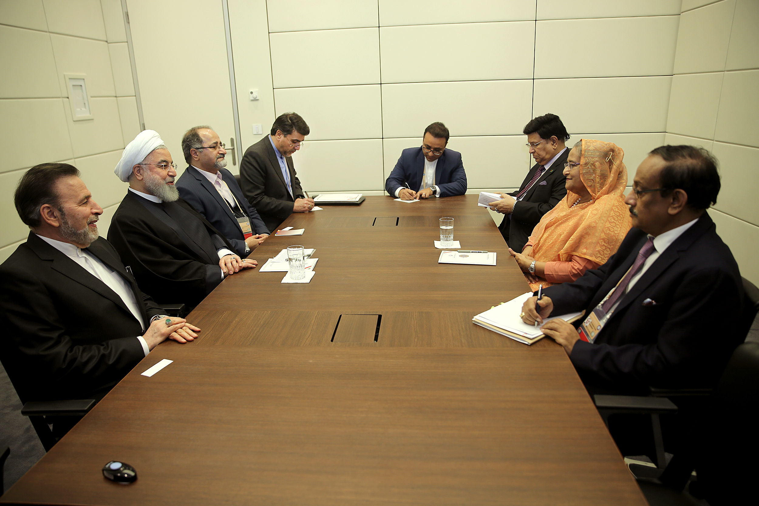 روحانی در دیدار نخست وزیر بنگلادش +تصاویر