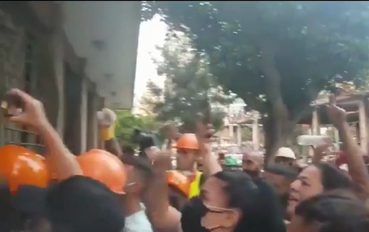 حمله معترضان به ساختمان وزارت اقتصاد لبنان