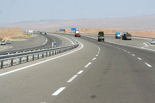 تردد در آزادراه تهران-شمال و جاده چالوس یک طرفه شد
