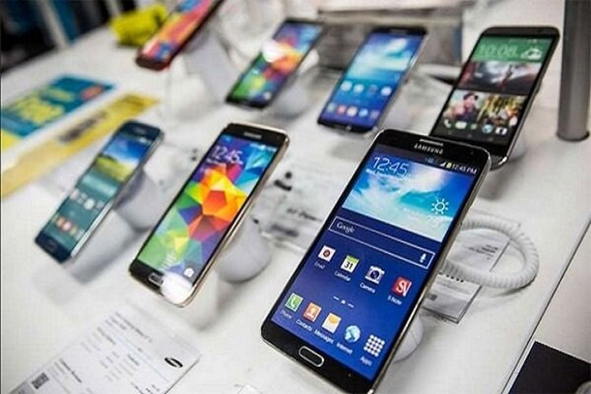 خریداران گوشی تلفن همراه، سرگردان میان دستگاههای اجرایی/ قطعی سامانه، رجیستر موبایل های مسافری را متوقف کرد
