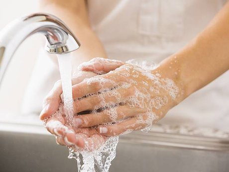 نحوه صحیح شستن دست‌ها برای مقابله با کرونا +فیلم