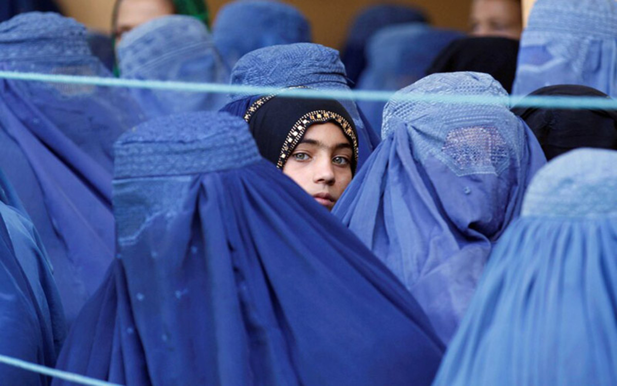 تصاویر عجیب از افغانستان / تمرین ورزشی زنان در یک سالن مخفی + فیلم