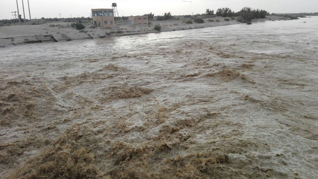 روستای حاجی خادمی میناب در احاطه سیلاب