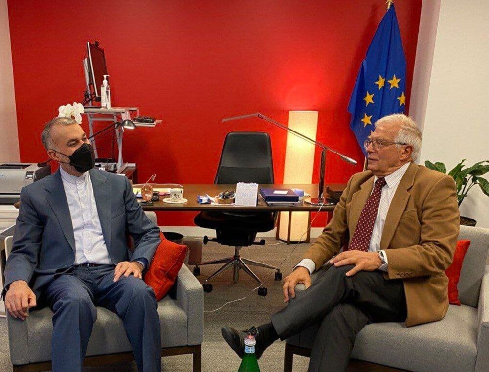  حسین امیرعبدالهیان با جوزپ بورل، هماهنگ کننده ارشد سیاست خارجی اروپا گفت وگو کرد