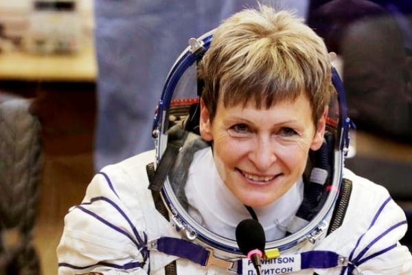 پیرترین زن فضانورد به زمین بازگشت +عکس