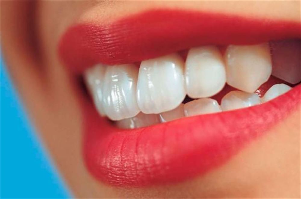 یک راه طبیعی برای سفید کردن دندان‌ها