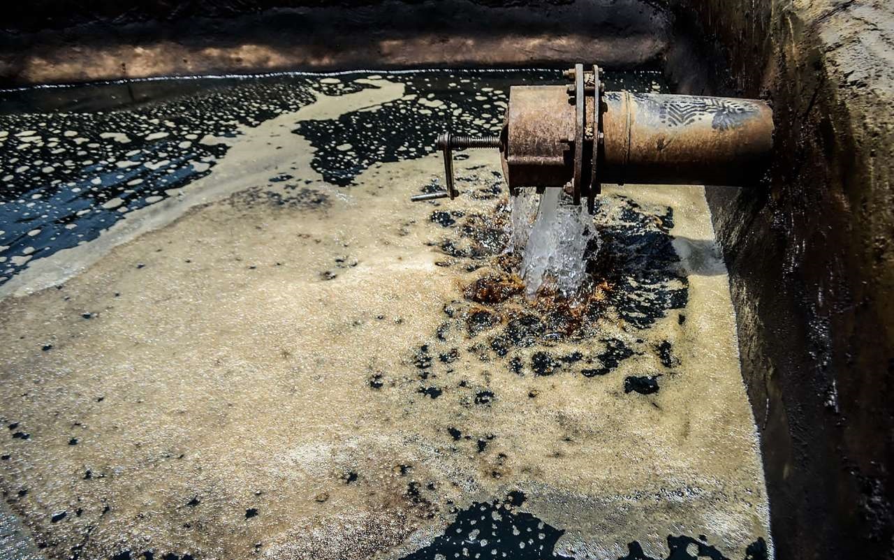 مقصر اصلی آلودگی‌های نفتی جنوب تهران/خطوط لوله و مخابرات نفت پاسخگو نیست