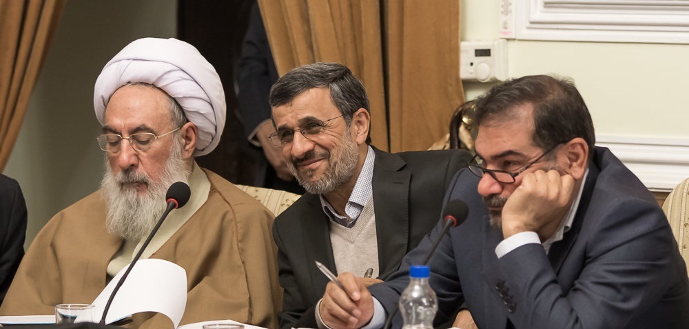 چهره خندان احمدی‎نژاد در جلسه مجمع تشخیص +عکس