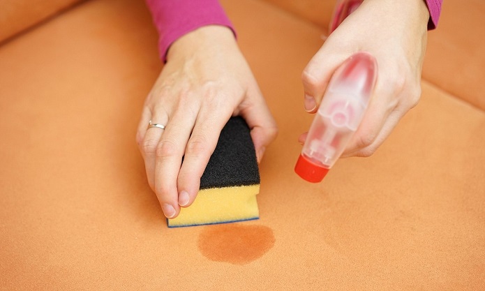 راهکارهایی برای پاک کردن لاک ناخن از روی مبل و فرش