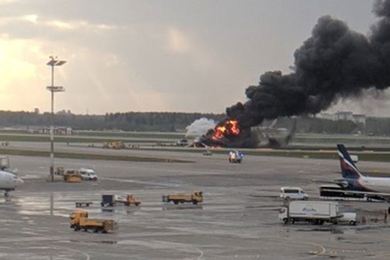 آتش‌سوزی در هواپیمای روسی با ۱۳کشته +عکس