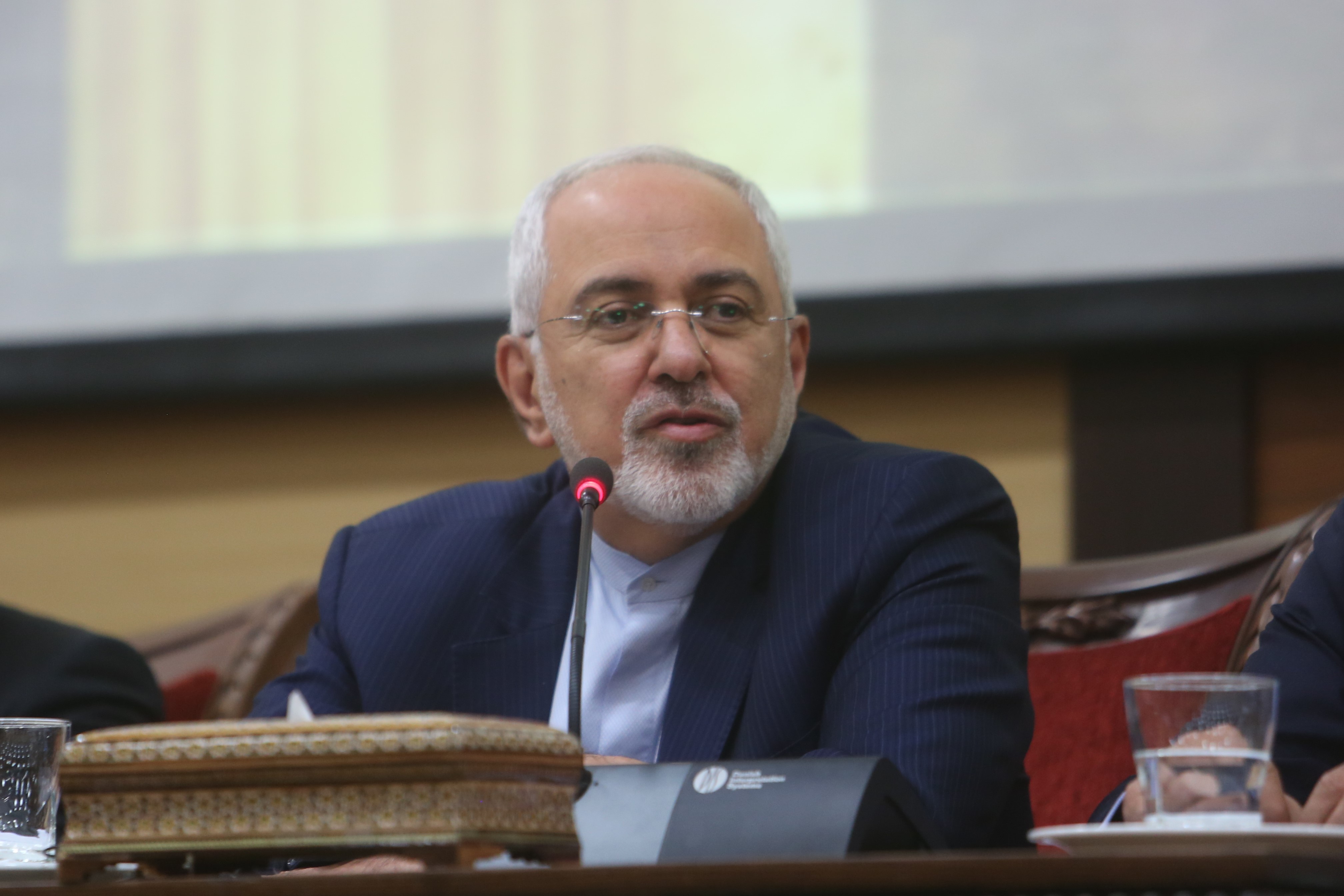 ظریف: از حق ایران در دریای خزر کوتاه نیامده‌ایم