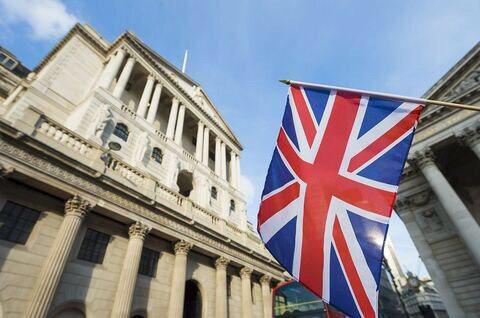 بانک مرکزی انگلیس نرخ بهره را به نصف کاهش داد