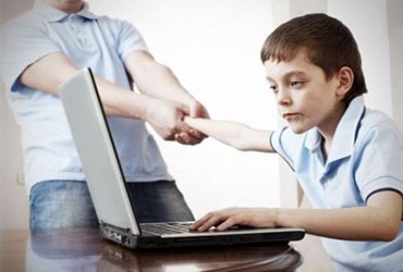 «اعتیاد دیجیتال » شایع‌ترین بیماری عصر جدید/ تک فرزندان آسیب‌پذیرترین افراد جامعه/ وابستگی به دستگاه‌های رایانه‌ای چه مشکلاتی را به همراه می‌آورد؟ 