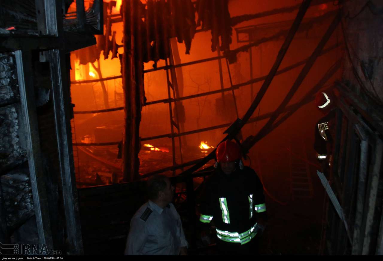 آتش‌سوزی یک پاساژ در شهرک اکباتان