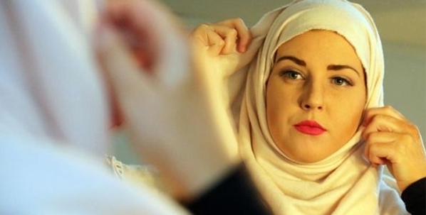 محاکمه آرایشگر نروژی به علت نپذیرفتن یک زن محجبه 