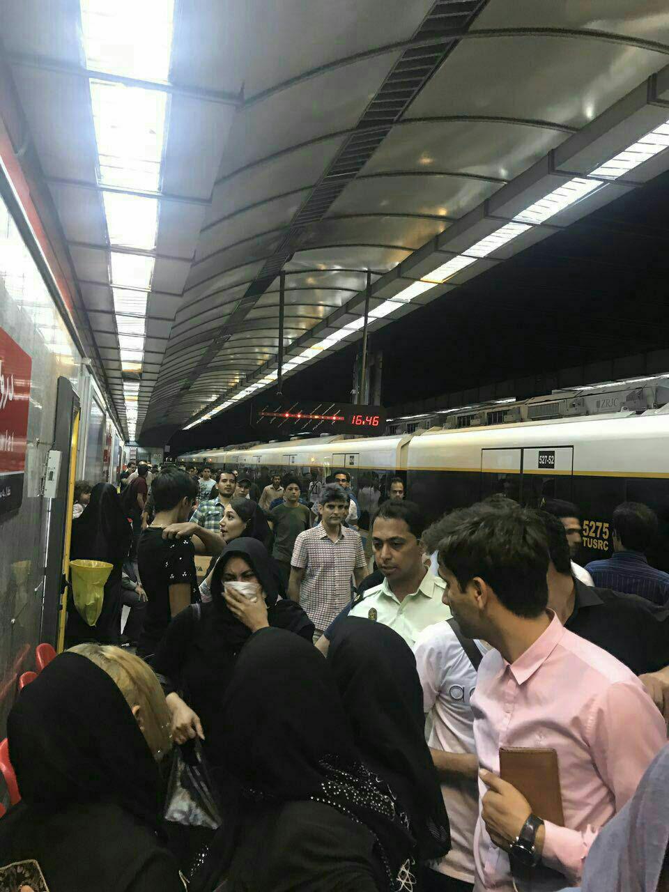  اقدام به خودکشی یک دختر در متروی دروازه دولت 