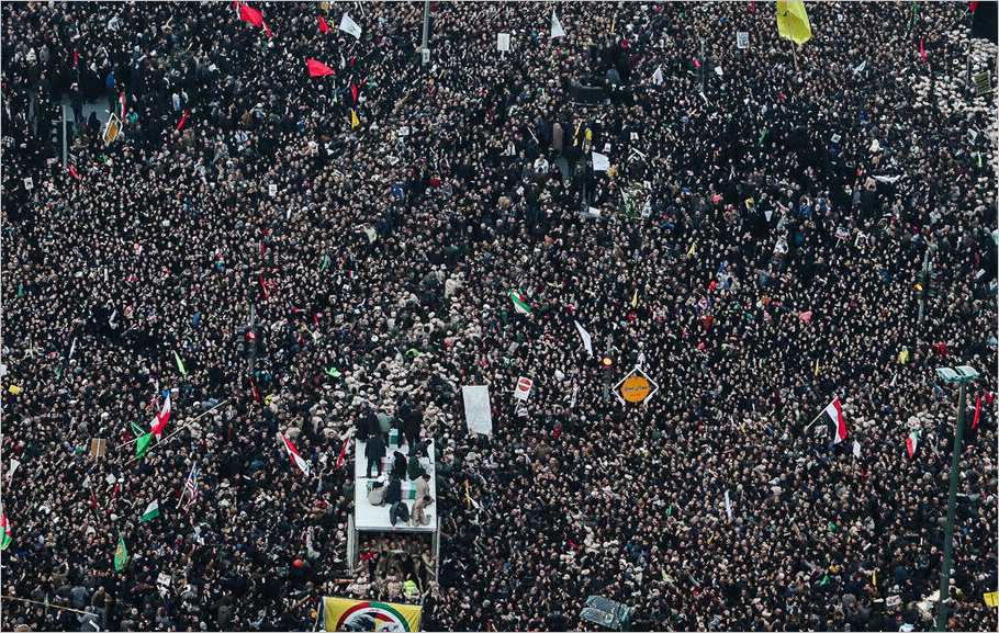 سیل جمعیت مردم در تهران برای تشییع پیکر شهید سلیمانی