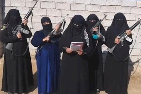 داعش زنان را مجبور به بریدن سر می‌کند 