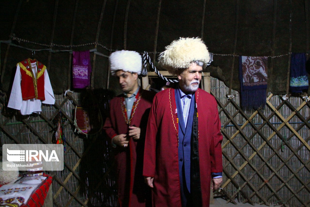 آقای وزیر در لباس سنتی ترکمن‌ها +عکس
