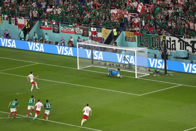 بازی مکزیک و لهستان بدون گل پایان یافت